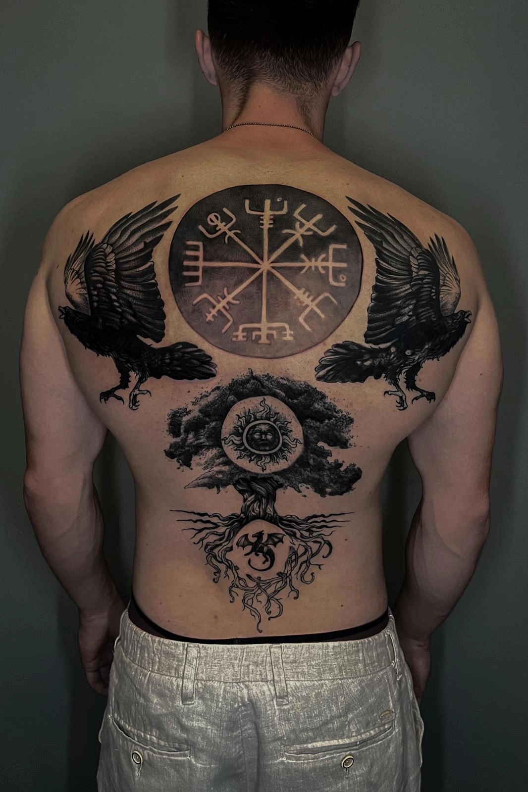 Tatuaggio realistico Rimini Black Swan Tattoo studio ink disegno personalizzato corpo arte Tatuaggio realistico Rimini Black Swan Tattoo studio ink disegno personalizzato corpo arte