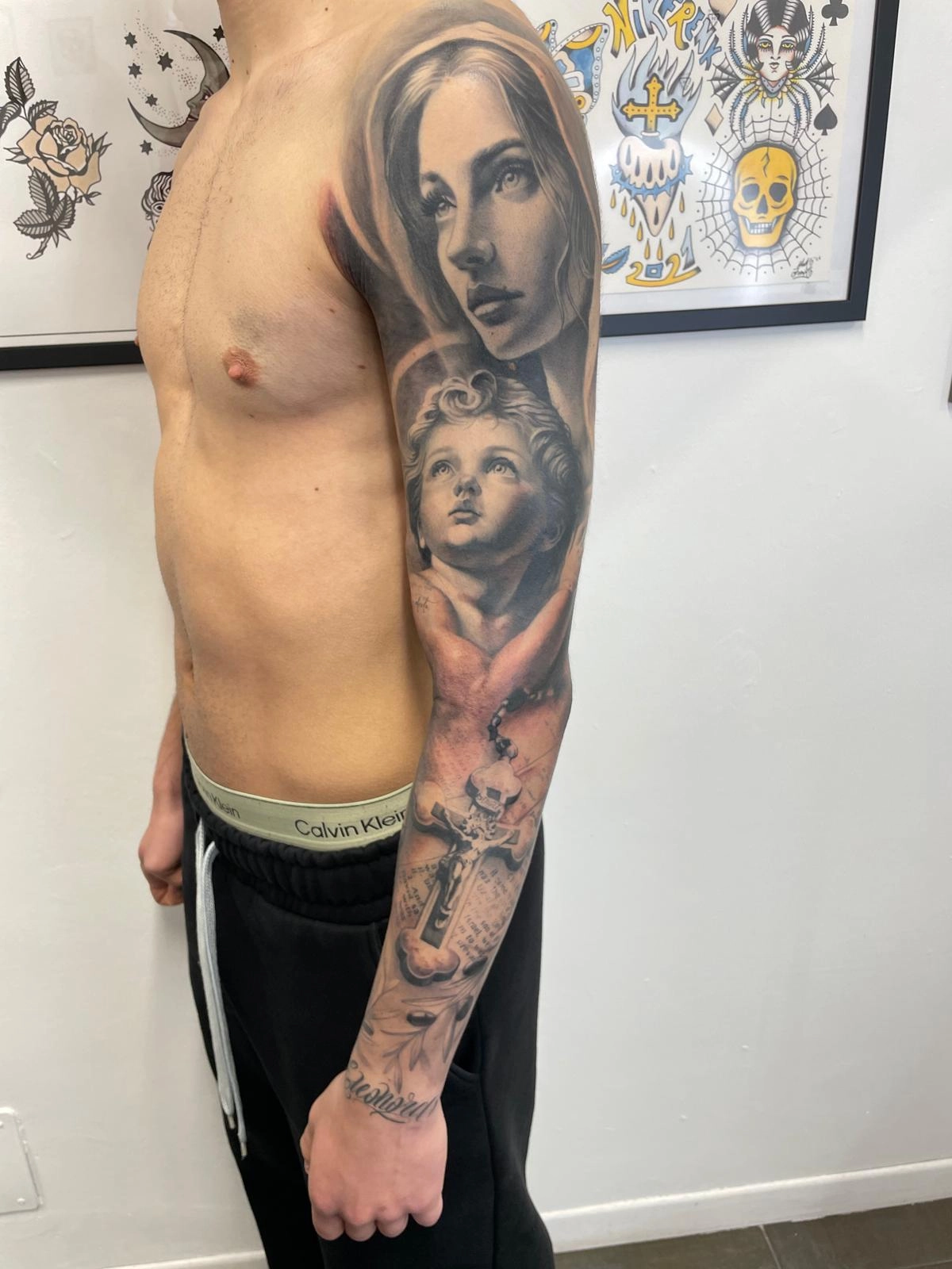 Tattoo realistico black and grey Rimini studio Black Swan tatuaggio dettagliato professionale Tattoo realistico black and grey Rimini studio Black Swan tatuaggio dettagliato professionale