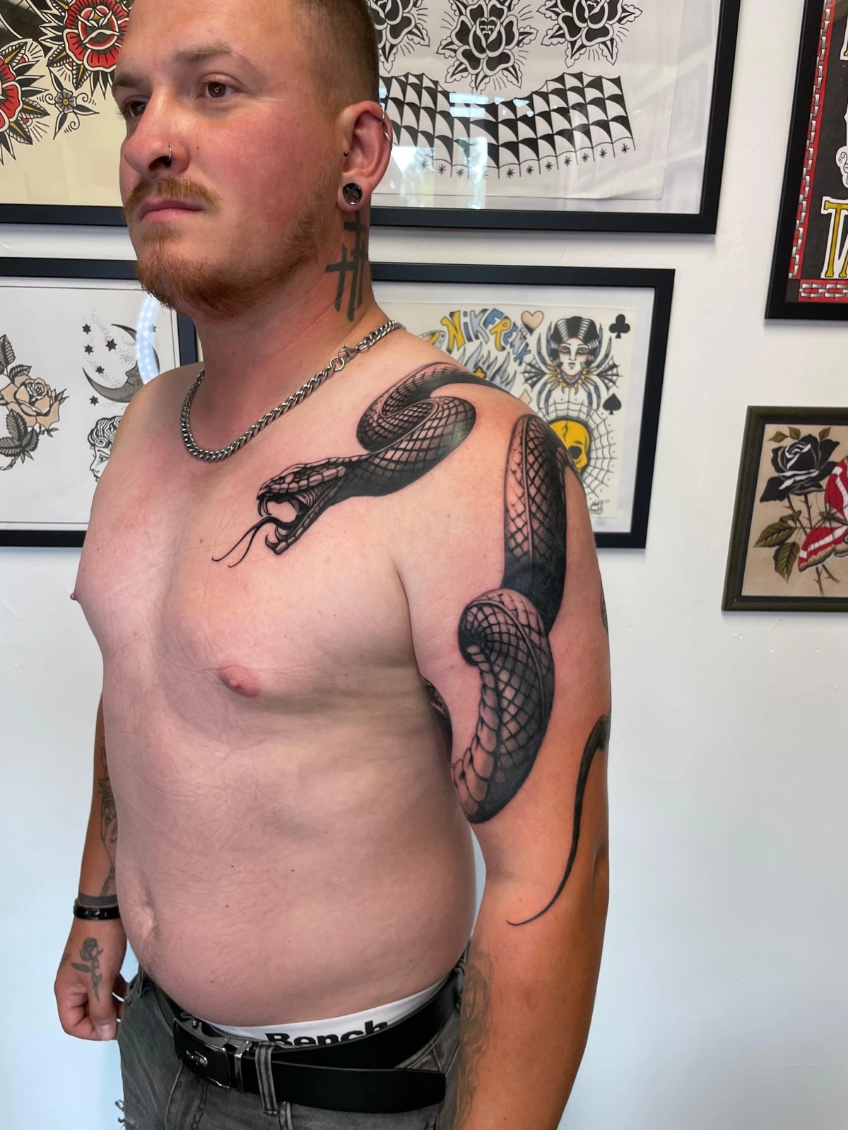 Fine line tattoo Rimini Black Swan studio tatuaggio linee sottili minimalista elegante Fine line tattoo Rimini Black Swan studio tatuaggio linee sottili minimalista elegante