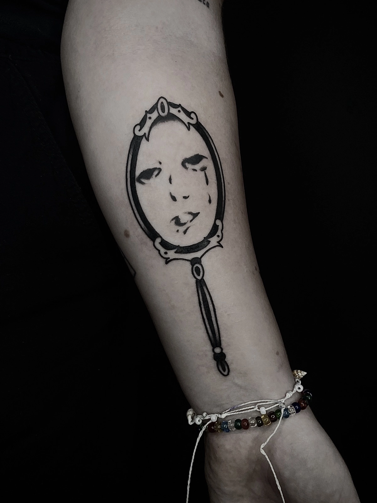 Fine line tattoo Rimini Black Swan studio tatuaggio linee sottili minimalista elegante Fine line tattoo Rimini Black Swan studio tatuaggio linee sottili minimalista elegante
