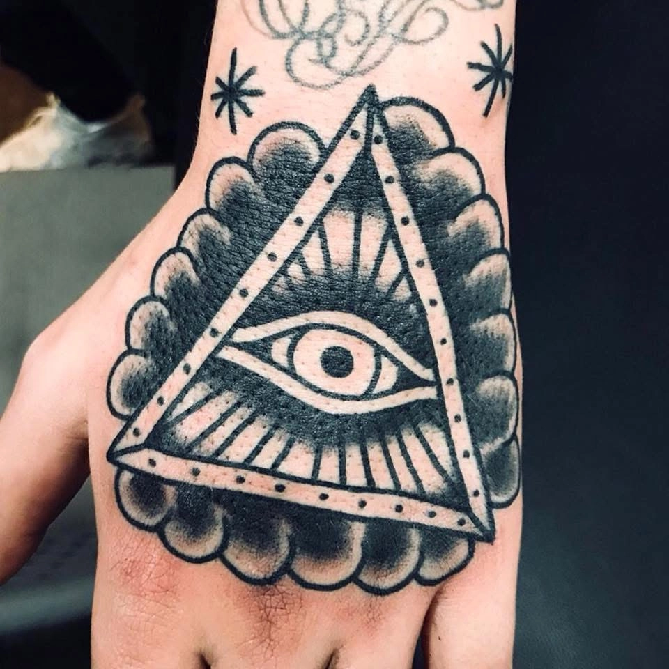 Tattoo realistico black and grey Rimini studio Black Swan tatuaggio dettagliato professionale Tattoo realistico black and grey Rimini studio Black Swan tatuaggio dettagliato professionale
