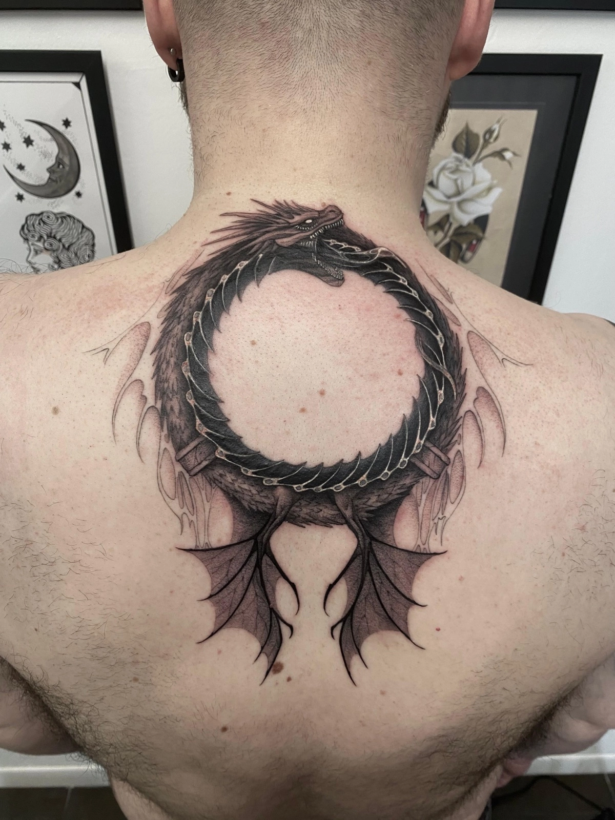 Tattoo realistico black and grey Rimini studio Black Swan tatuaggio dettagliato professionale Tattoo realistico black and grey Rimini studio Black Swan tatuaggio dettagliato professionale