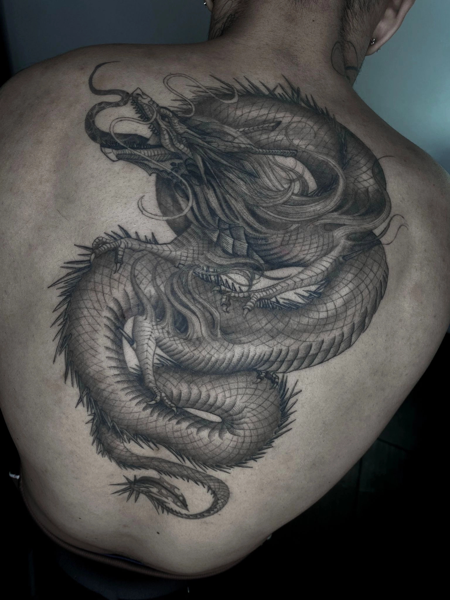 Fine line tattoo Rimini Black Swan studio tatuaggio linee sottili minimalista elegante Fine line tattoo Rimini Black Swan studio tatuaggio linee sottili minimalista elegante